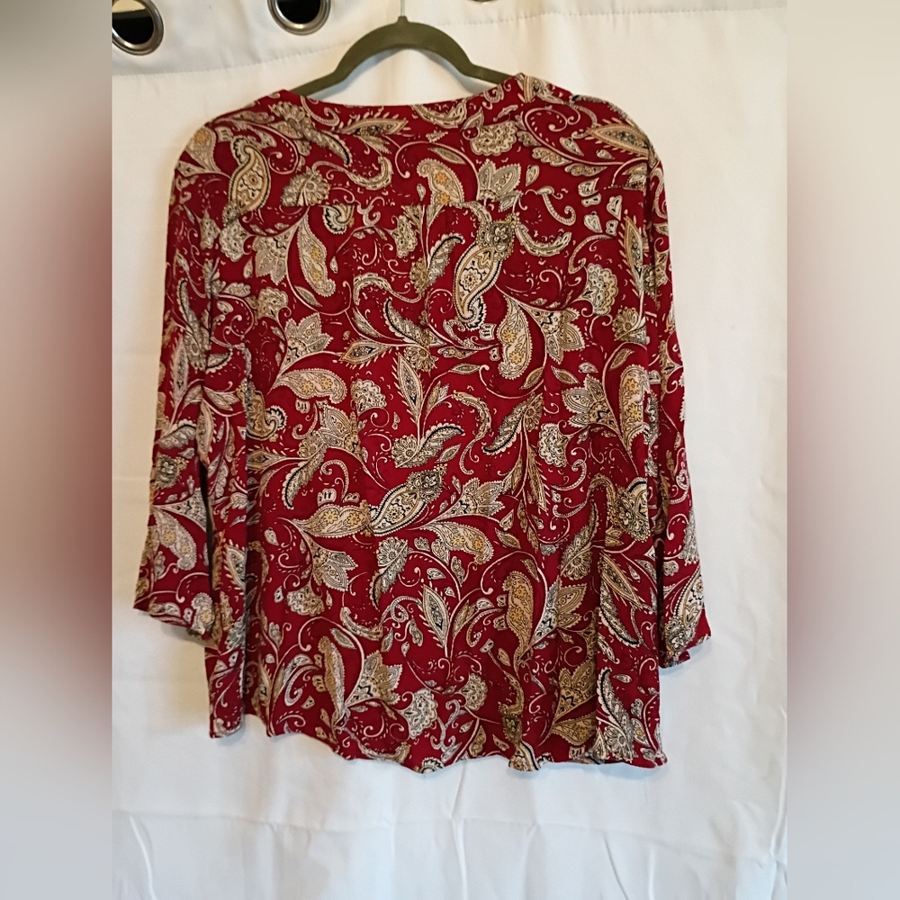 Monday Fun Size 2x Chic Paisley Print Blouse in Rich Red/Burgundy. - Picture 9 of 9